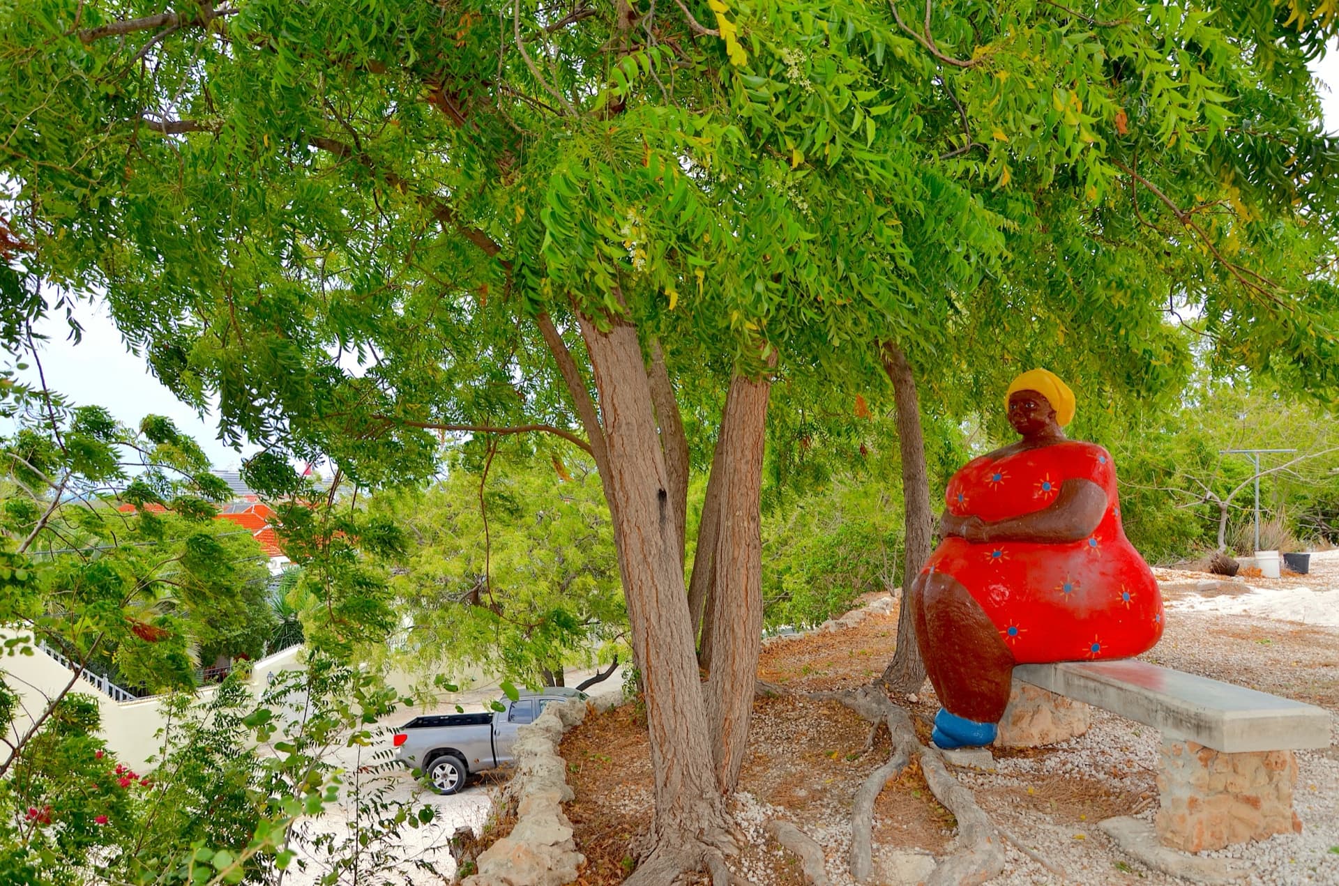 Chichi: Curaçao's Iconic Big Sister Statues