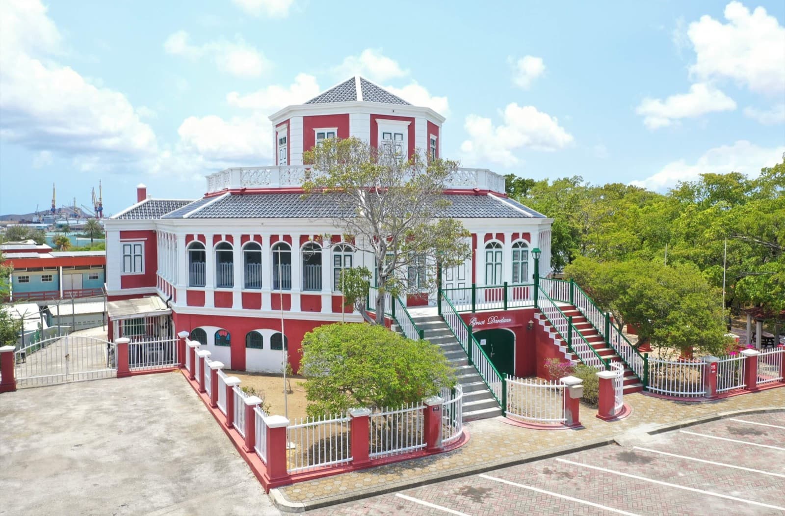 Landhuis Groot Davelaar — The Octagonal Heart and a President's Legend