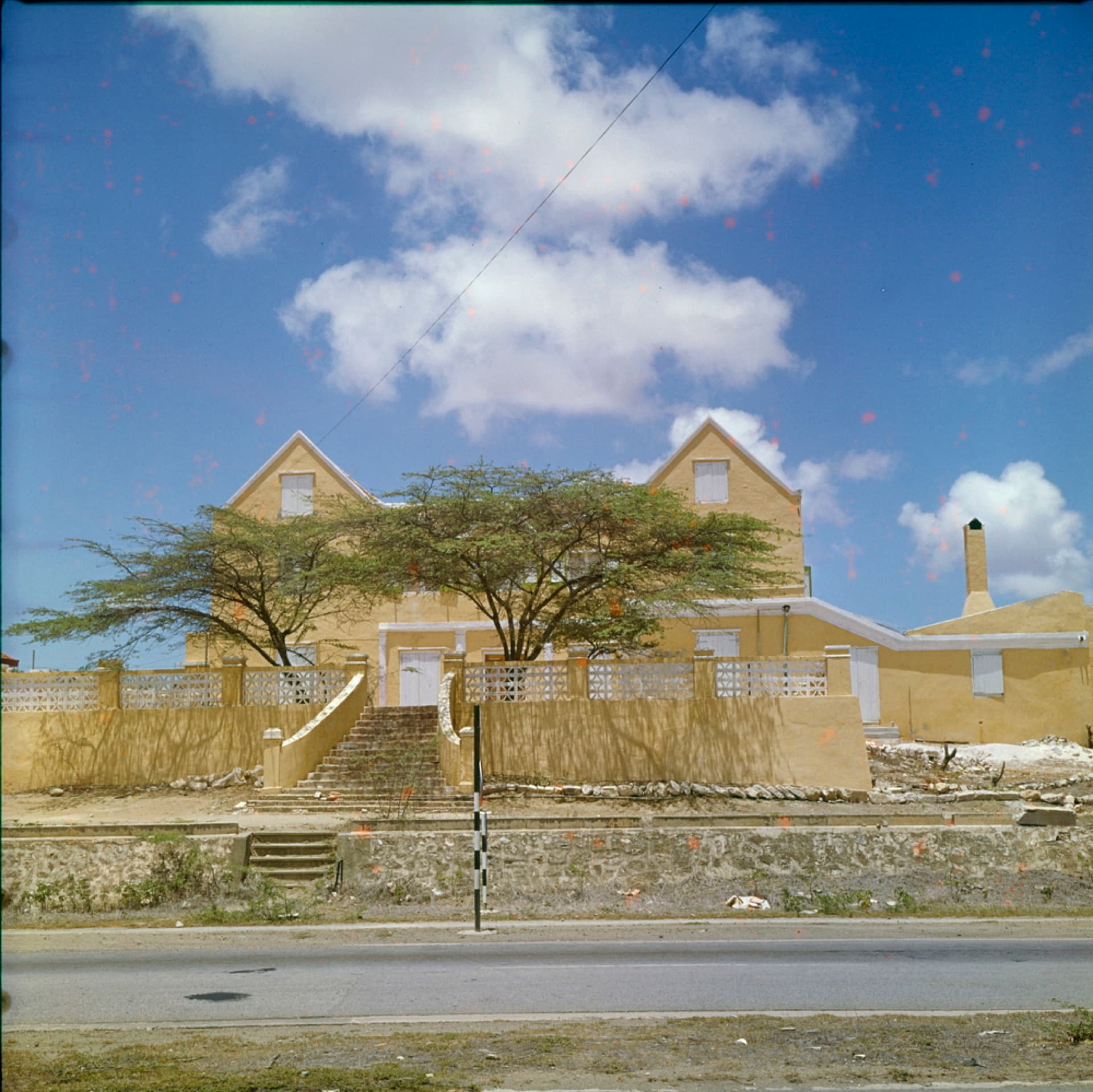 Landhuis Groot Kwartier — First Windmills, Colonial Cannons, and Citrus