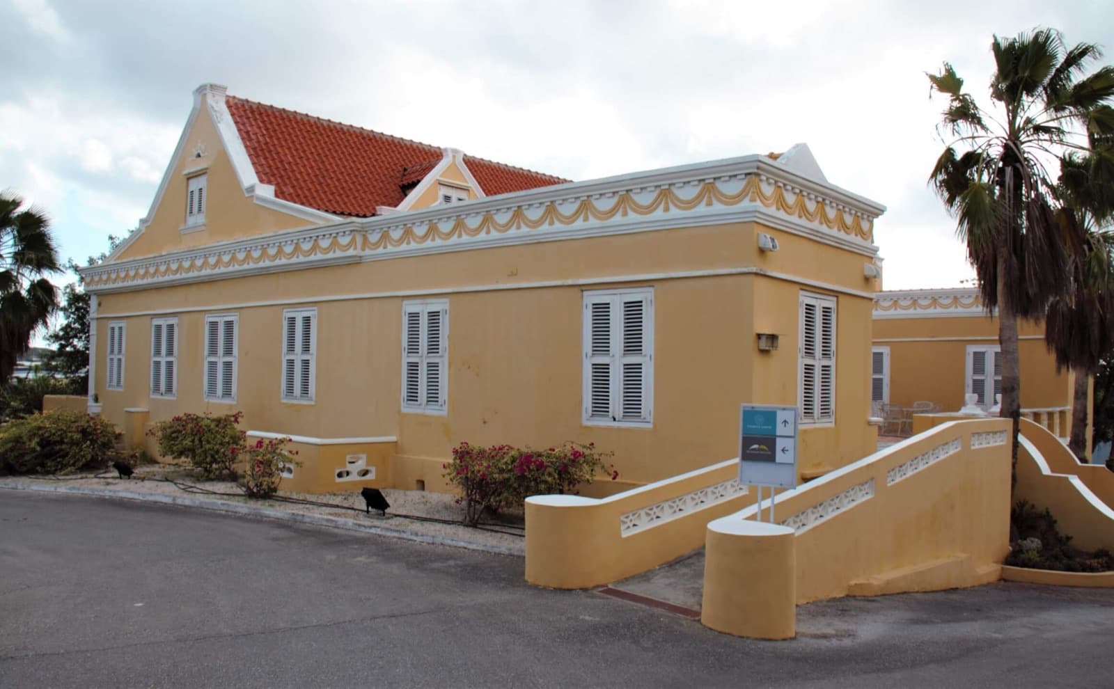 Landhuis Pos Cabai — Horse Well, 8 Hectares, U-Shaped