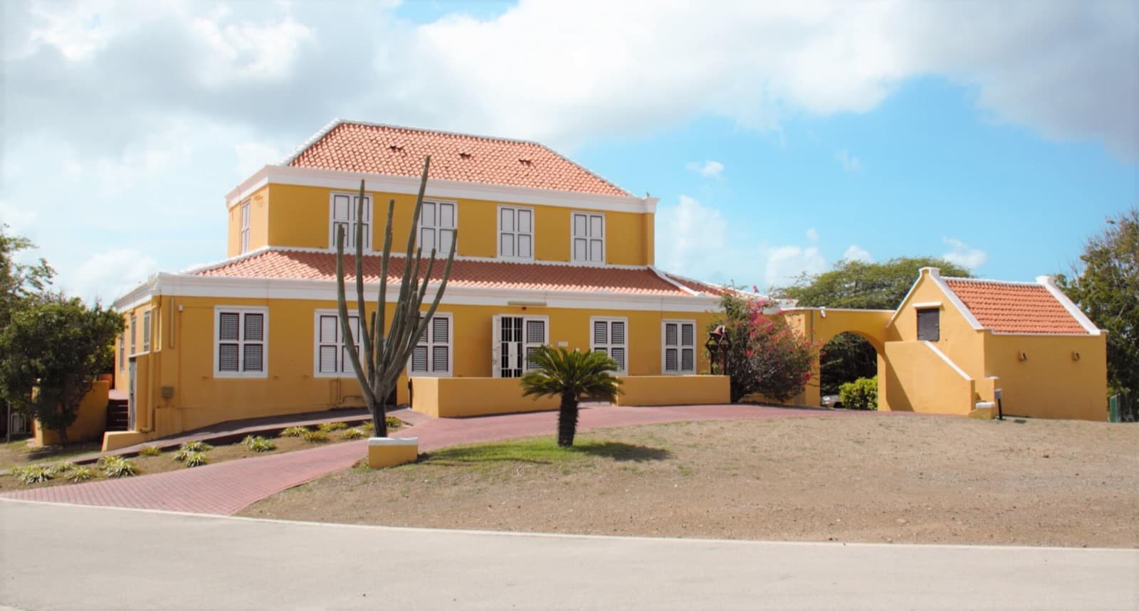 Landhuis Rooi Catootje — Where a 19th-Century Library Met the 21st