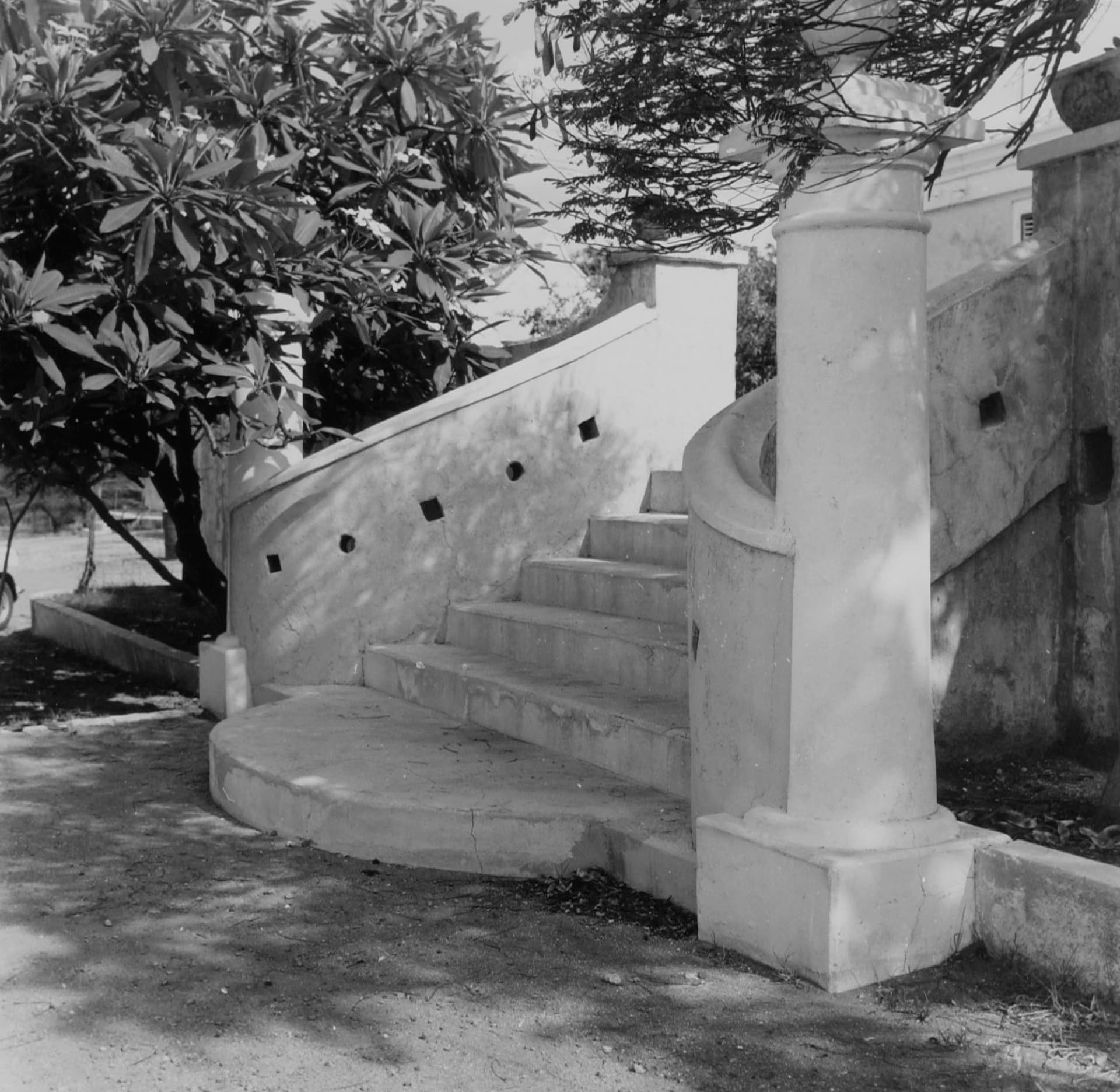 Landhuis Veeris — Empty, Waiting, 108 Hectares of Backstory