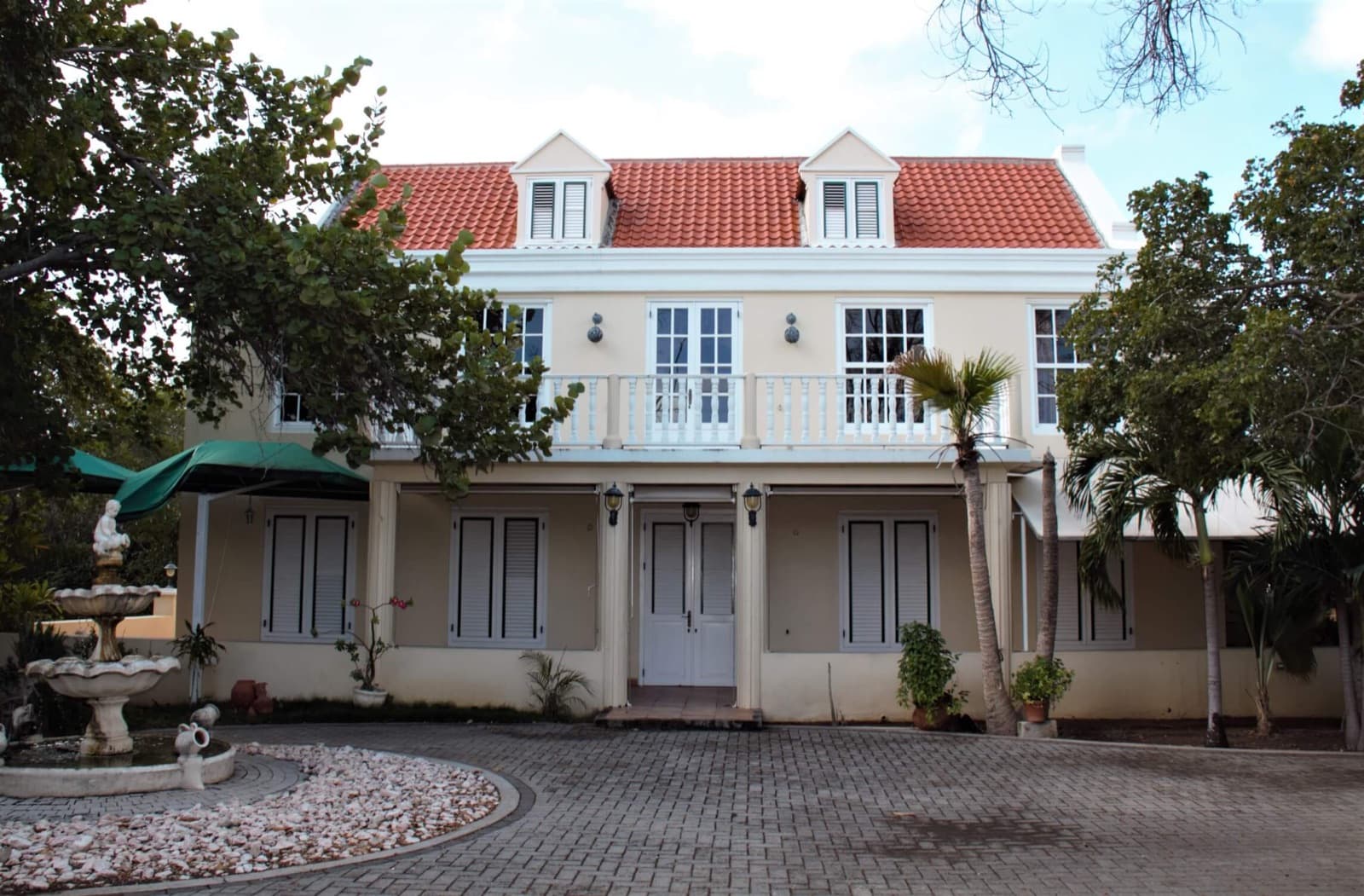 Landhuis Vredenberg — Two Storeys, Two Restorations