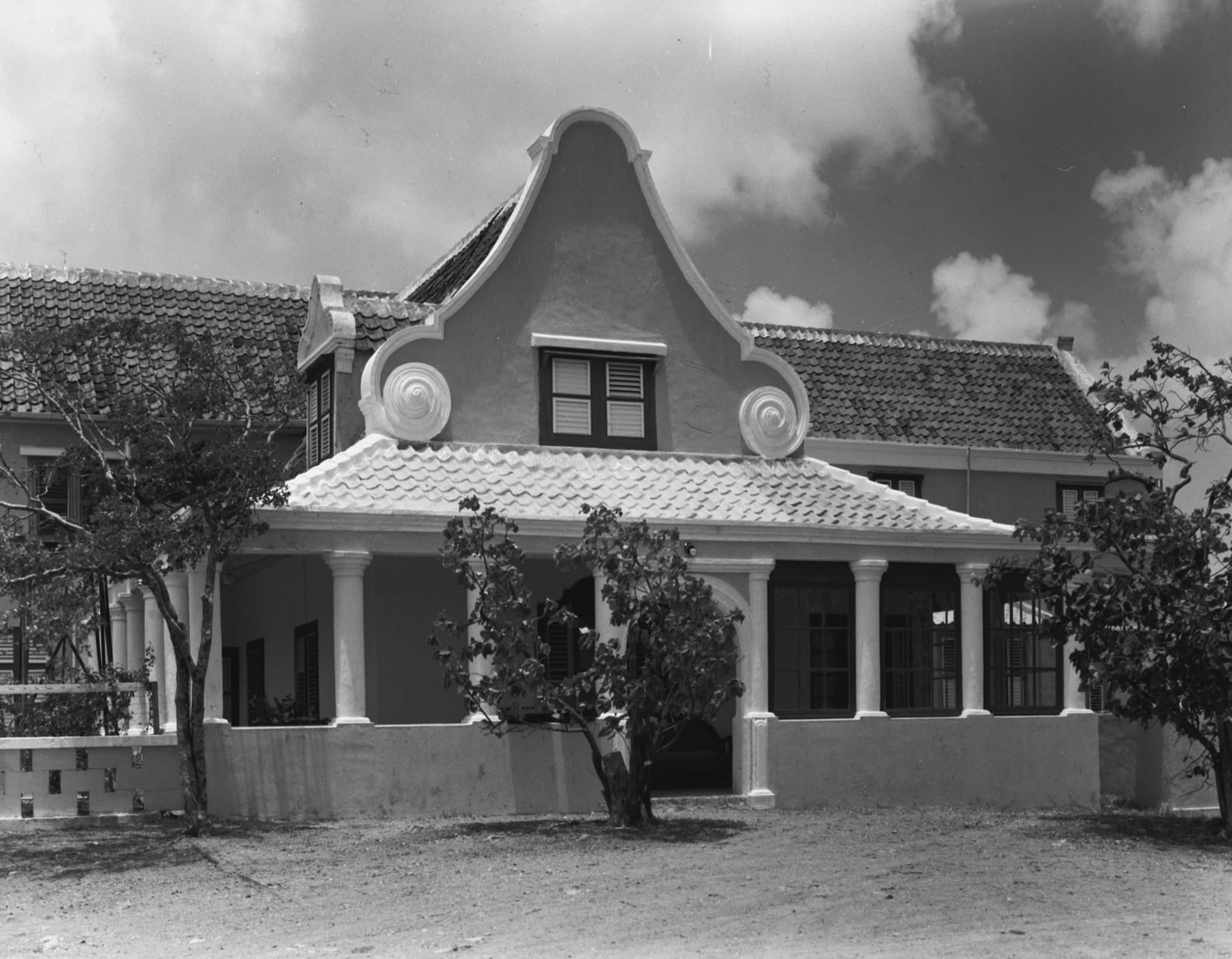 Landhuis Zeelandia — Retirement Home Behind Baroque Gables